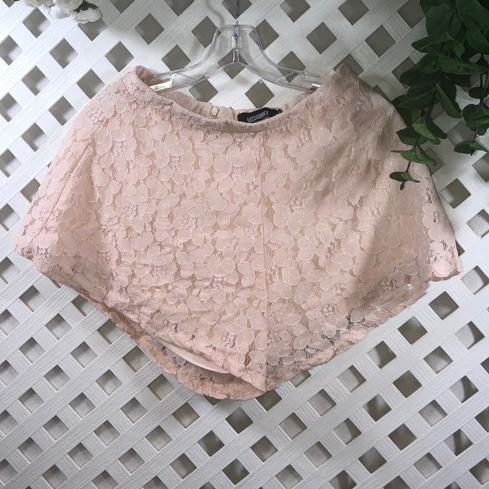 MISSGUIDED RAISED HEM PREMIUM LACE SHORTS